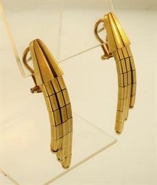 Lot 67: 18k Gold Drop Earrings, Jewelry