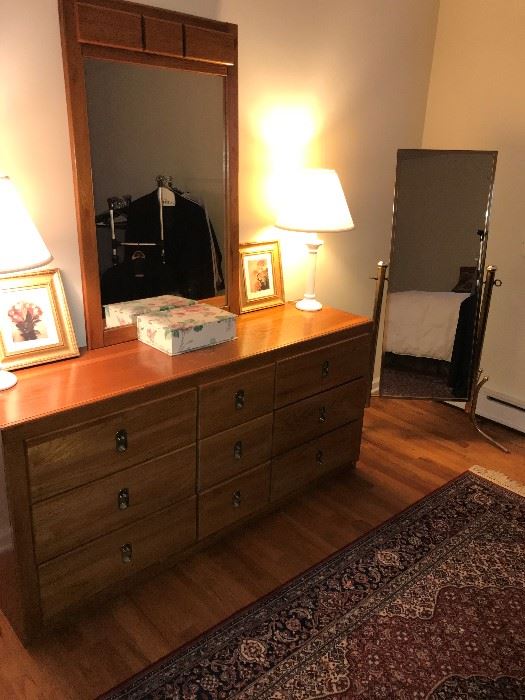 Bassett Mid century dresser with matching mirror 90.
