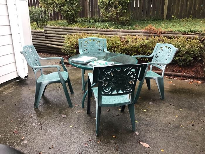 002 outdoor table with 4 chairs