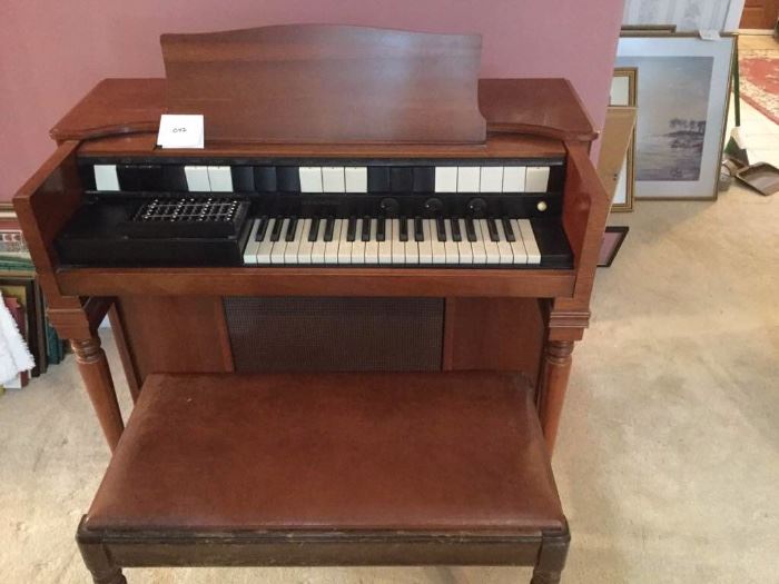 042 Hammond organ