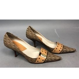 Lot 229 CHRISTIAN DIOR Logo Sz 40 Womens Shoes. Thin sta