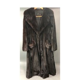 Lot 246 EMILIO GUCCI Brown Mink Ladies Coat. Flared swing