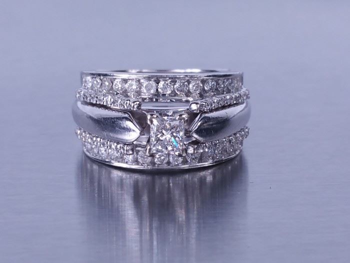 Diamond Ring in 14k White Gold
