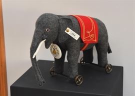 Reproduction Steiff Elephant on Wheels EAN 420115