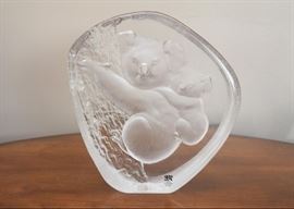Lead Crystal Art Glass - Mats Jonasson Signature Collection - Koala Bears (Sweden)