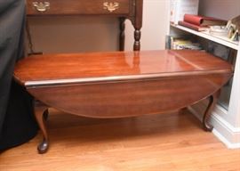 Traditional Oval Drop Leaf Coffee / Cocktail Table
