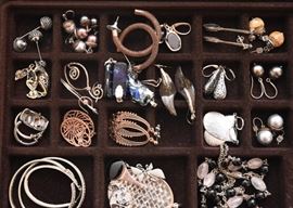 Women's Jewelry (Earrings, Brooches, Pendants)