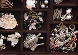 Women's Jewelry (Earrings, Brooches, Pendants)