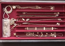 Women's Jewelry (Bracelets, Necklaces, Earrings, Pendants)