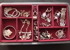 Women's Jewelry (Bracelets, Necklaces, Earrings, Rings, Pendants)