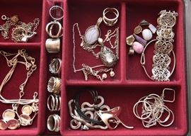 Women's Jewelry (Bracelets, Necklaces, Earrings, Rings, Pendants)