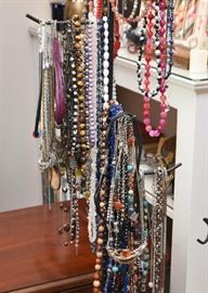 Women's Jewelry (Necklaces)