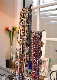 Women's Jewelry (Necklaces)