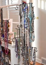 Women's Jewelry (Necklaces)