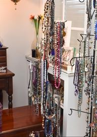 Women's Jewelry (Necklaces)