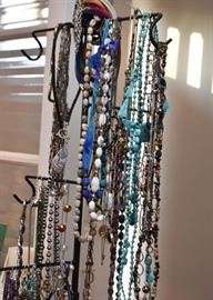 Women's Jewelry (Necklaces)