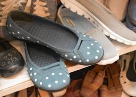 Women's Shoes & Boots (Sizes 9-10)