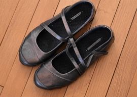 Women's Shoes & Boots (Sizes 9-10)