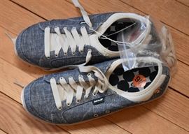 Women's Shoes & Boots (Sizes 9-10)