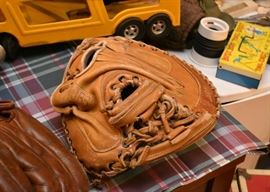 Baseball Mitts / Gloves