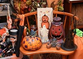 Halloween Decor & Collectibles (Including Jim Shore, Annalee, Boyd's Bears & More)