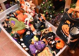 Halloween Decor & Collectibles (Including Jim Shore, Annalee, Boyd's Bears & More)