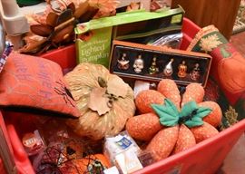 Halloween Decor & Collectibles (Including Jim Shore, Annalee, Boyd's Bears & More)