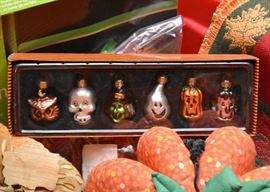 Halloween Decor & Collectibles (Including Jim Shore, Annalee, Boyd's Bears & More)