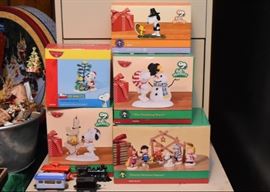 Peanuts / Snoopy Holiday Figurines
