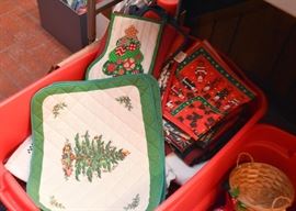 Tablecloths, Napkins, Placemats, Table Linens