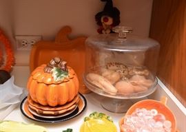 Holiday Dishes / Plates/ Platters, Cake Stand with Dome