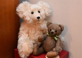 Various Collectible & Artisan Teddy Bears