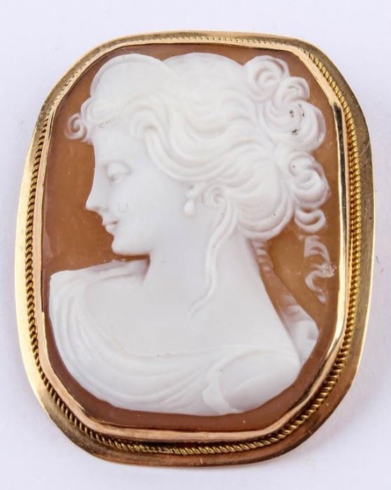 Lot 40 - Jewelry 18kt Yellow Gold Cameo Brooch / Pendant