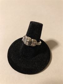 Size 6. 14 kt & diamond.