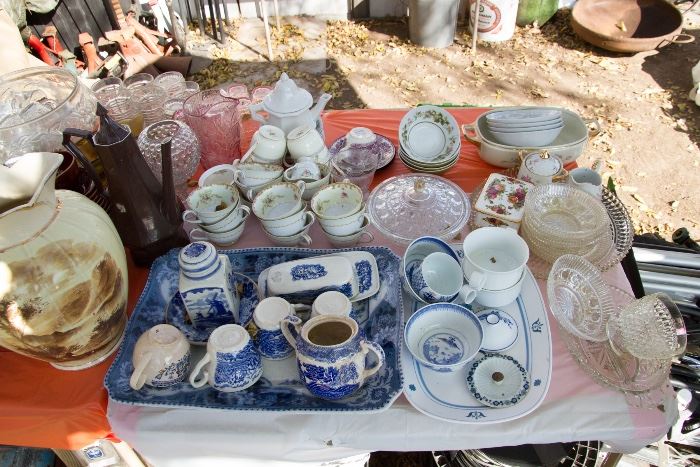Blue Willow, Fine China, Crystal and Everyday Ware.