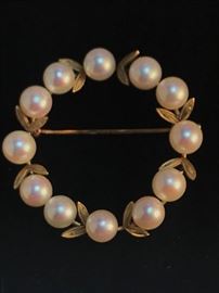 Round Pearl Leave Broach