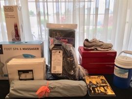 NIB Gift Table. Men's shoe size is 10.5