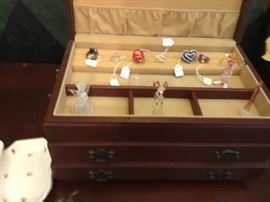Vintage jewelry box.
