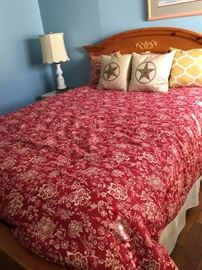 Queen Bedroom Set Pine, Bedding, Nightstand, Lamp, Decorative Pillows