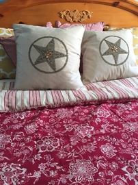 Queen Bedroom Set Pine, Bedding, Nightstand, Lamp, Decorative Pillows