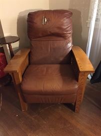 Mission Oak Barca Lounger Recliner. Small Tare Repairable