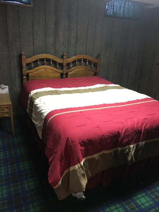queen size bed only used as a spare room . Bedding can be sold seperately