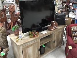 Flat screen TV, Console TV cabinet