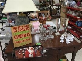 Rolling bar cart, lamp, decor/holiday items