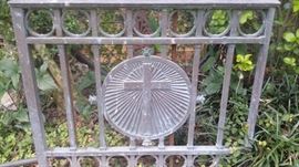 BRASS RAILING FOR CEMETERY PLOT....HAS LOW PIECES TO GO WITH IT