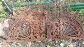 ANTIQUE IRON GINGERBREAD CORNER PIECES