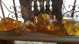 OVER 25 PIECES OF LARGE SPECIMAN OBSIDIAN VOLCANIC GLASS ....THOUSANDS OF YEARS OLD....VERY LARGE PIECES AND LOTS OF COLORS