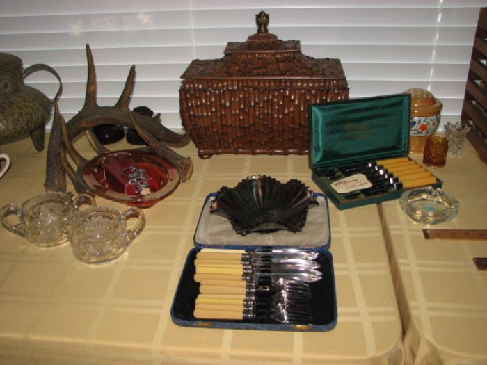 lidded box, pair of antlers, carnival glass fluted dish,  Peer edge bakelite handled knife set, bone handled knife & fork set