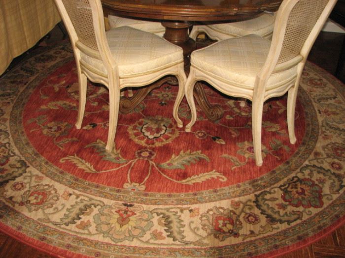 8' diameter round rug, pedestal table with 2 additional 24" leaf inserts, chandelier