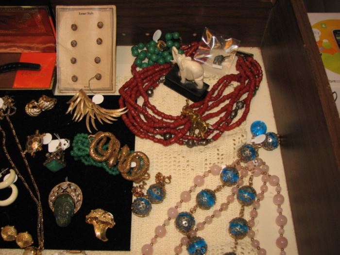 Chinese coral and jade jewelry 